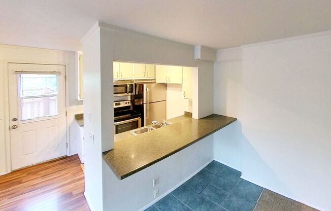 2 beds, 1 bath, 784 sqft, $1,895, Unit 11