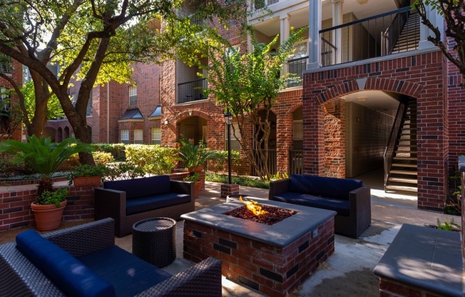 The Inverness Firepit | Houston, TX Apartments | Apartments in Houston, TX