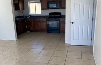 3 beds, 1 bath, 1,000 sqft, $3,595, Unit 708