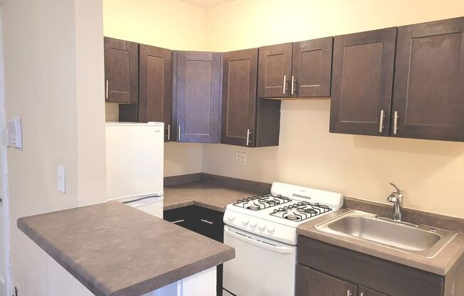 Studio, 1 bath, $845, Unit 5