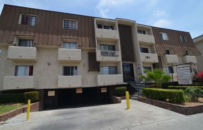 Normandie Apartments ~ JR one bedroom with Parking! CALL NOW!
