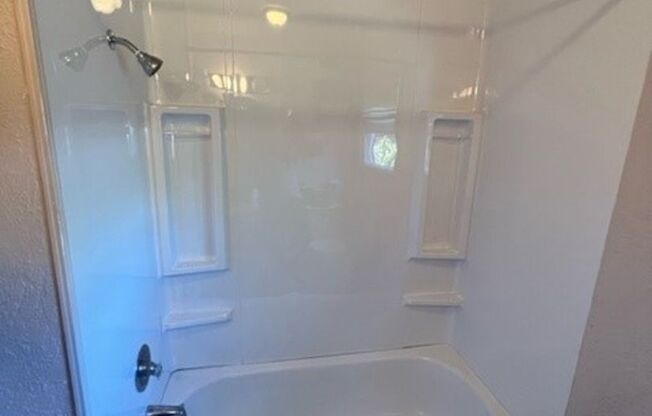 Spacious - lovely home in great location!