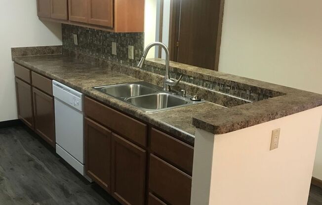 3 beds, 1 bath, 1,040 sqft, $1,695, Unit 3156-306