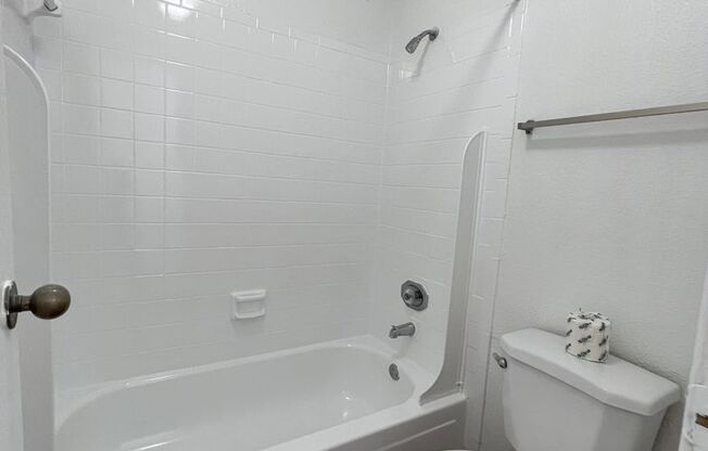 1 bed, 1.5 baths, 776 sqft, $975, Unit 19-604