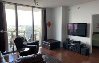 2 beds, 2 baths, 1,079 sqft, $3,700, Unit 90 SW 3rd St # 4008