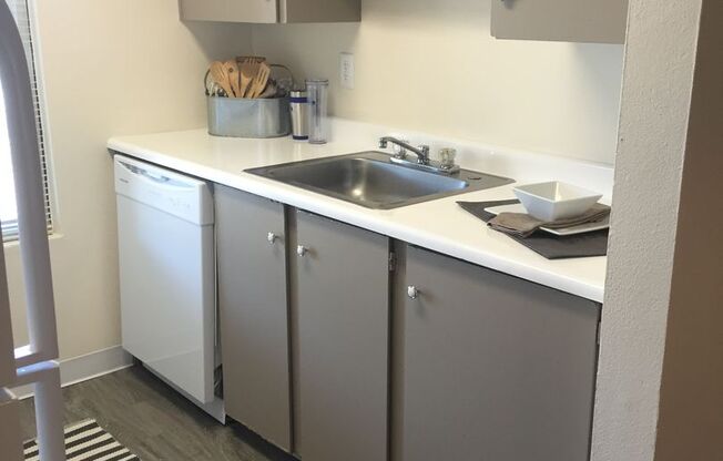 2 beds, 1 bath, 760 sqft, $1,300, Unit 54