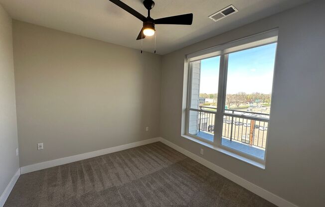 1 bed, 1 bath, 865 sqft, $1,724, Unit 422
