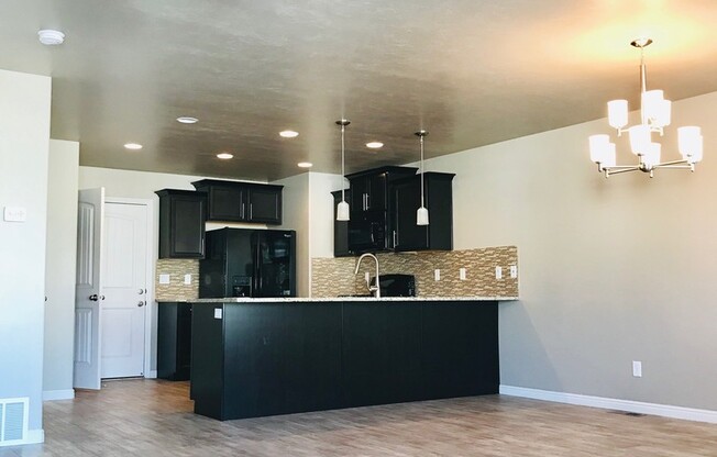 4 Bedroom/3 Bathroom Townhome in Riverton!