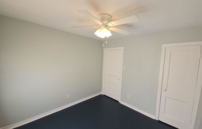 2 beds, 1 bath, $965