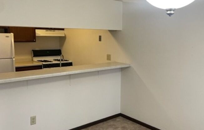 2 beds, 1 bath, 1,052 sqft, $1,550, Unit 335-B