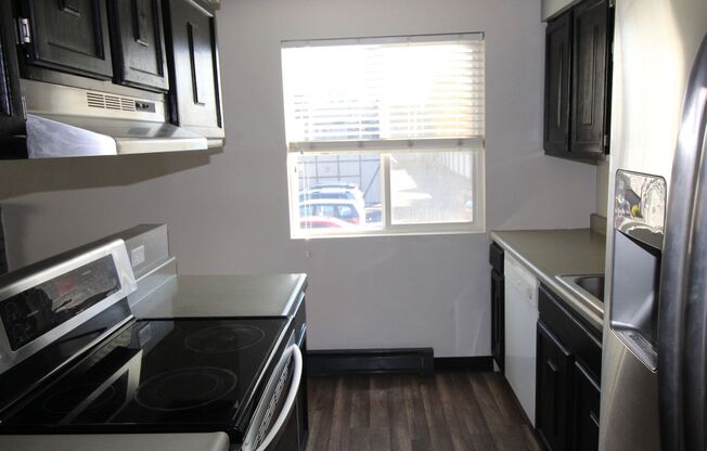 2 beds, 1 bath, $1,295