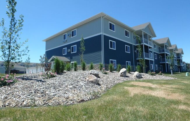 1 bed, 1 bath, 718 sqft, $985, Unit 627-105