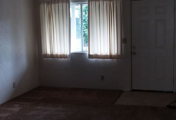 1 bed, 1 bath, $995, Unit 16