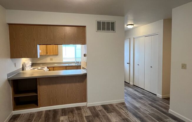 2 beds, 1.5 baths, 1,200 sqft, $1,895, Unit 7