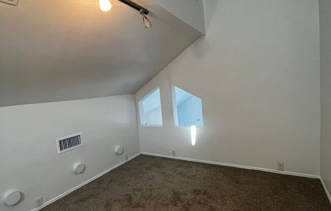 1 Bed, 1 Bath unit with Loft and Spacious Yard in Point Loma!