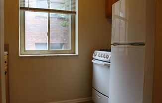 Studio, 1 bath, 410 sqft, $1,110, Unit 12