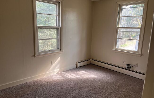 4 beds, 1 bath, $1,000