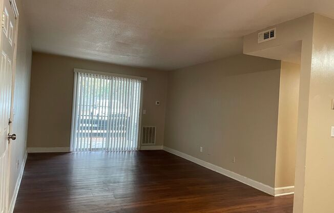 2 beds, 1 bath, 925 sqft, $925, Unit 108