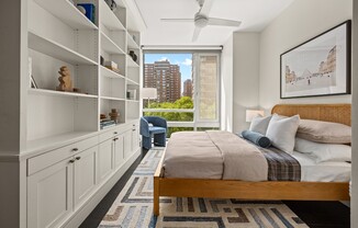 261 W 28 ST
