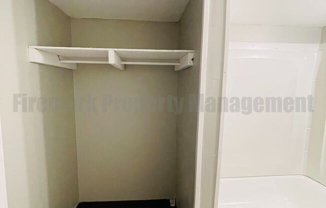 Studio, 1 bath, 650 sqft, $820, Unit 12