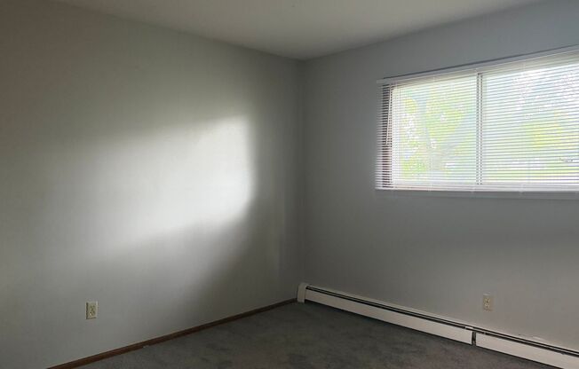 2 beds, 1 bath, $1,145, Unit 5020-3