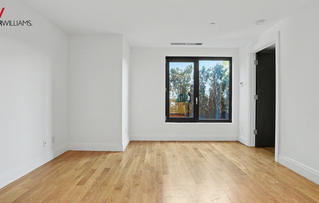 554 4 AVE