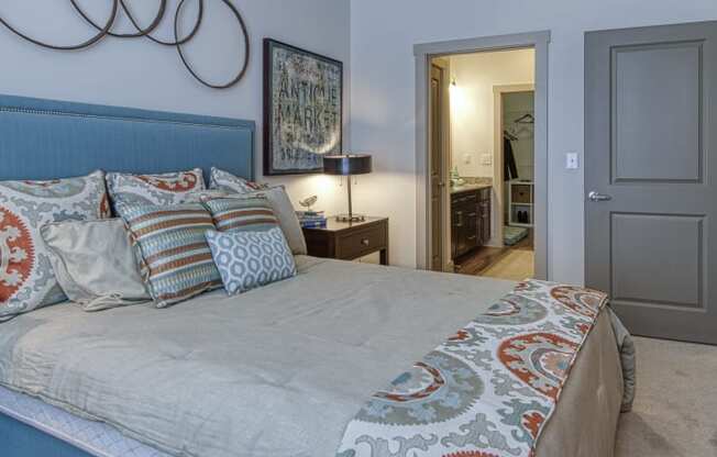 Spacious Bedrooms with Natural Light at 4700 Colonnade Apartments in Birmingham, AL