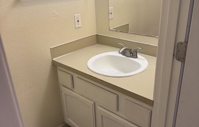 2 beds, 1 bath, 746 sqft, $1,795, Unit 21644