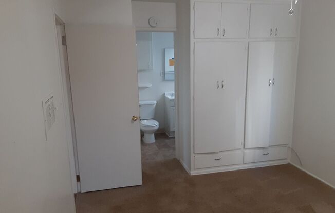 1 bed, 1 bath, 575 sqft, $1,595, Unit B