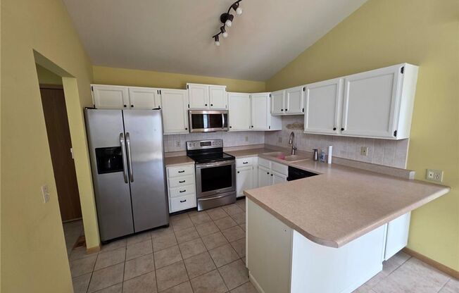 3 beds, 3 baths, 1,659 sqft, $2,900, Unit Rhine Court 3935