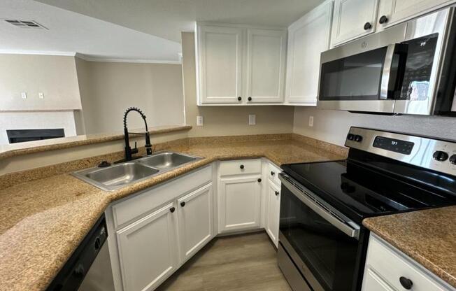 2 beds, 2 baths, 998 sqft, $1,600