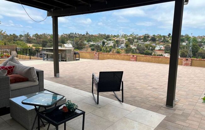 4Bed/2Bath Just East of El Camino in Carlsbad~ Chestnut