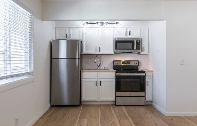 4644-4648 Cuming Street - Newly Remodeled 1 Bedroom apartments with high end finishes!!!!