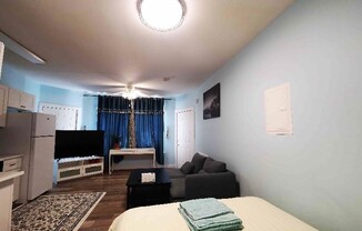1 bed, 1 bath, 400 sqft, $1,700, Unit A