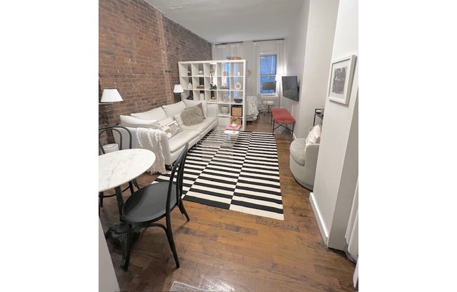 110 THOMPSON ST
