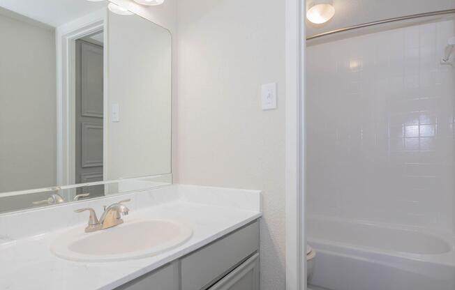 1 bed, 1 bath, 662 sqft, $999