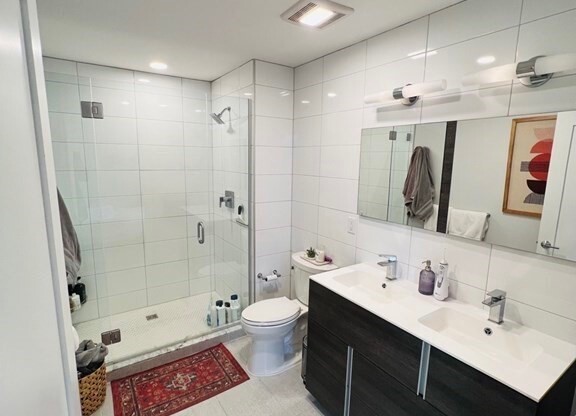 2 beds, 2 baths, 1,008 sqft, $4,100, Unit 203