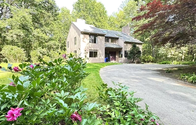 40 LAURELWOOD DR