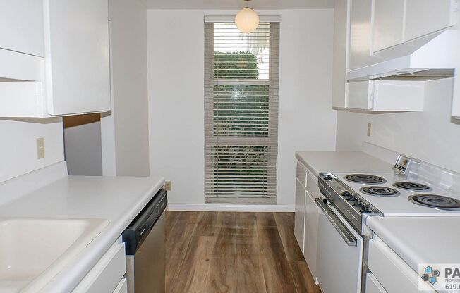 Spacious 1 bedroom condo in gated complex