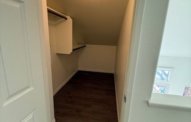 1 bed, 1 bath, 650 sqft, $1,615, Unit B5