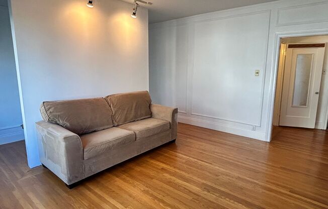 Russian Hill Large Studio Condo!