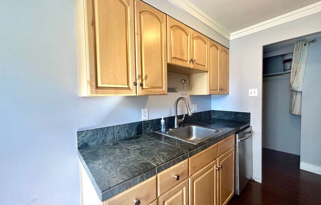 Prime Location Minutes from Denver Botanic Gardens and Cherry Creek!