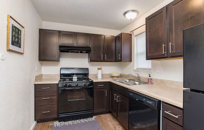 3 beds, 1.5 baths, 1,100 sqft, $1,350