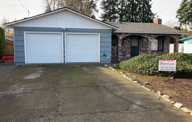 Three Bedroom Home in Keizer with Large Yard, Landscaping Provided!