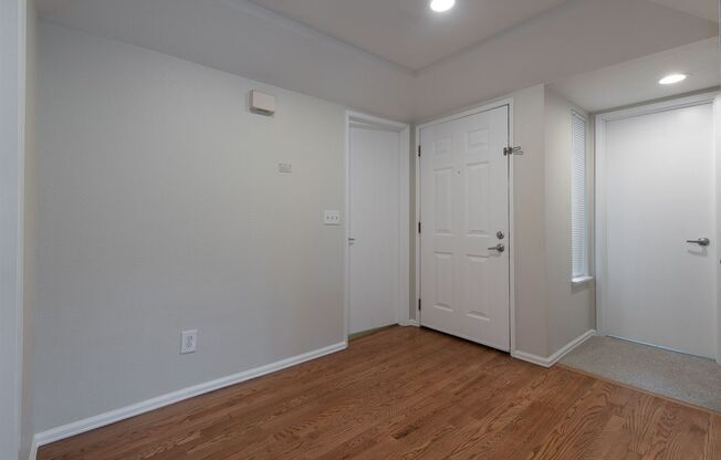 Beautifully Remodeled 2 Bed 2 Bath Redmond Condo!