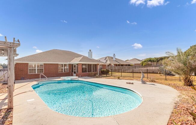 AVAILABLE NOW!!! 4/2 with a pool....1/2 off September rent!!