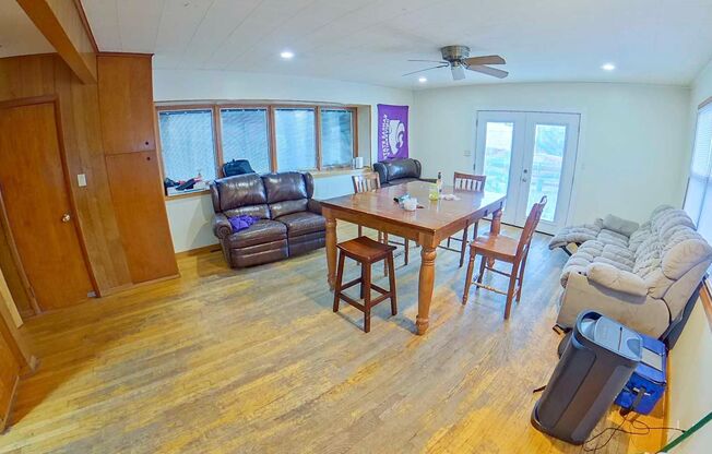 5 beds, 3 baths, $2,295