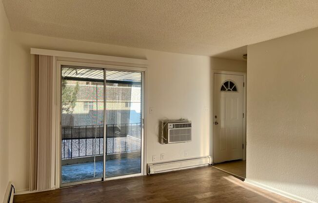 1 bed Condo Available in SouthWest Denver! Top Floor!