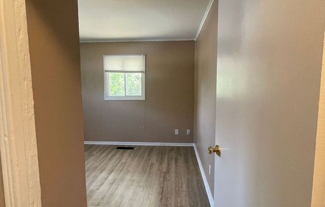 3 beds, 1 bath, $1,075