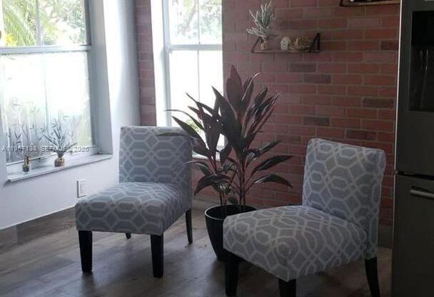 7662 N SOUTHWOOD CIR DAVIE, FL 33328